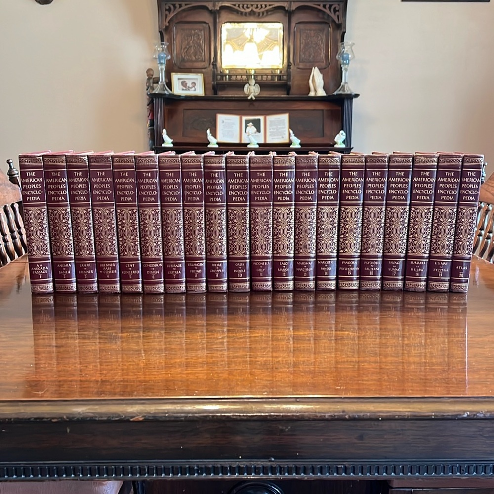 Rare find full set of 20 vintage the American peoples encyclopedias